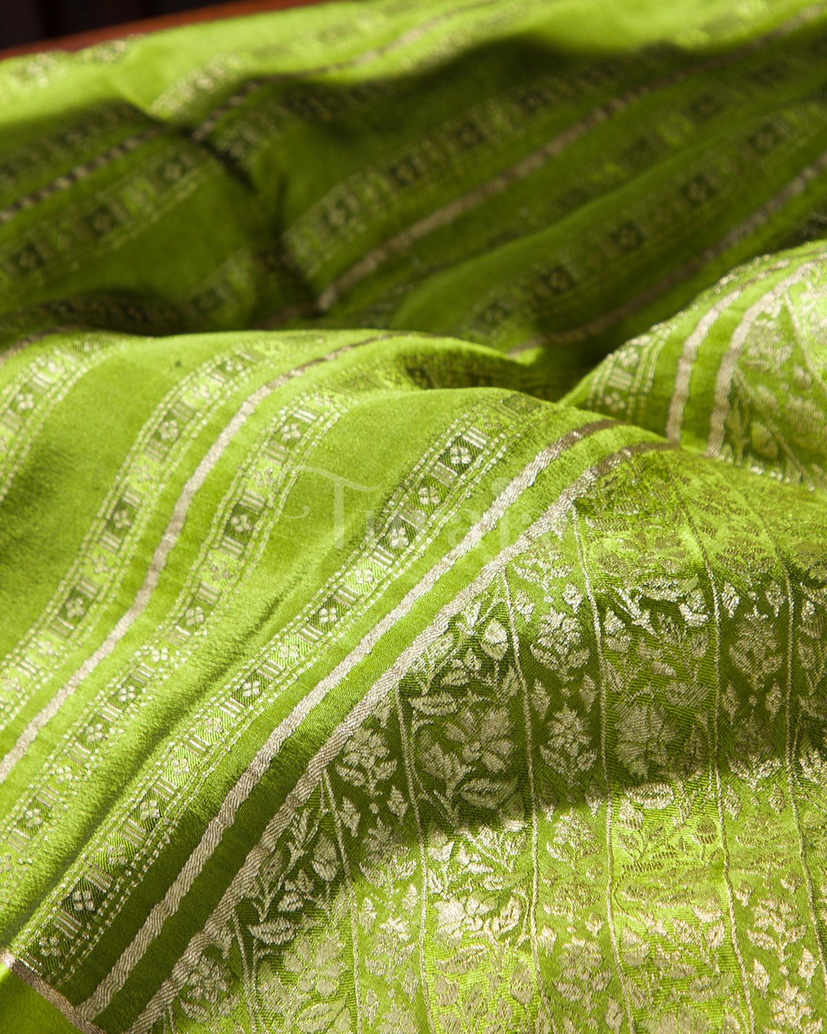 Stripes & Satin: Mehendi Green Mysore Crepe Silk Saree-view4
