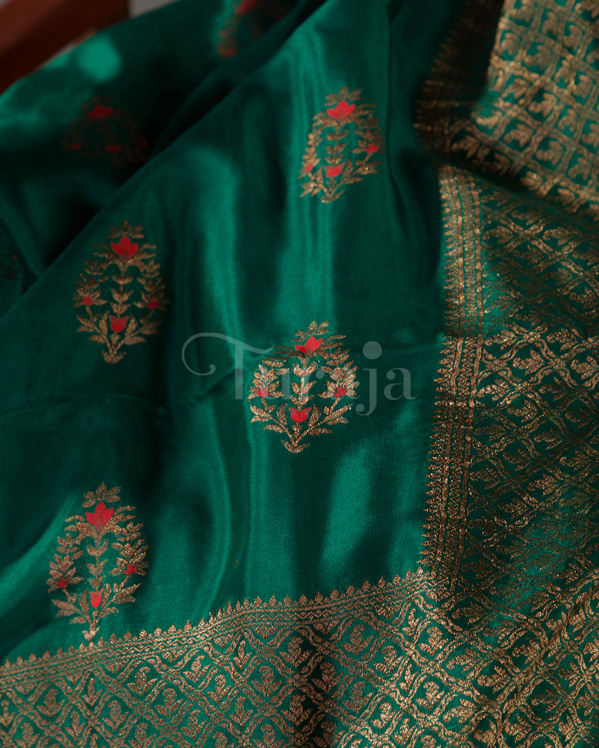 Rajnigandha: Bottle Green Mysore Crepe Silk Saree