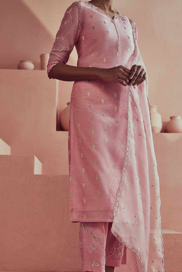 A women wearing pink pure fancy chanderi suit set with notched neckline, ethnic wear for women.