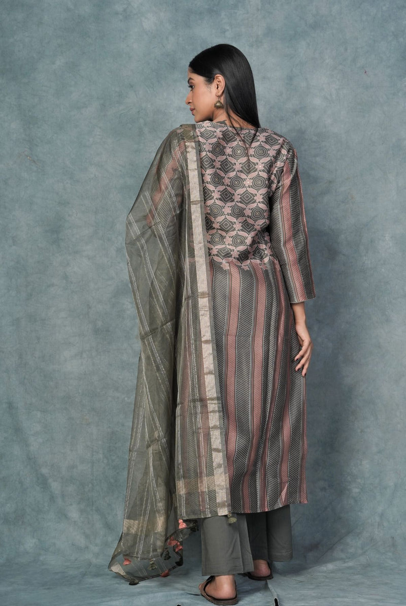 A women wearing pure chanderi printed salwar suit with organza dupatta, ethnic wear for women
