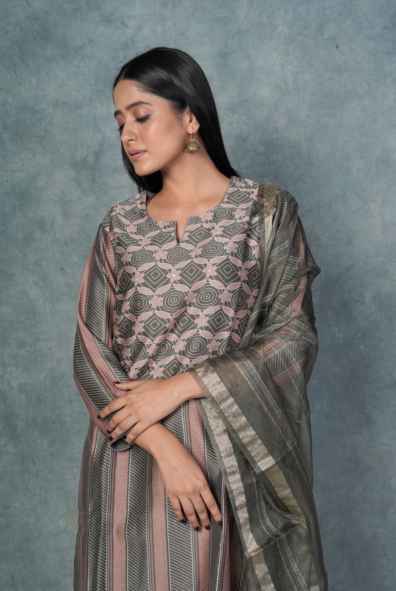 A women wearing pure chanderi printed salwar suit with organza dupatta, ethnic wear for women