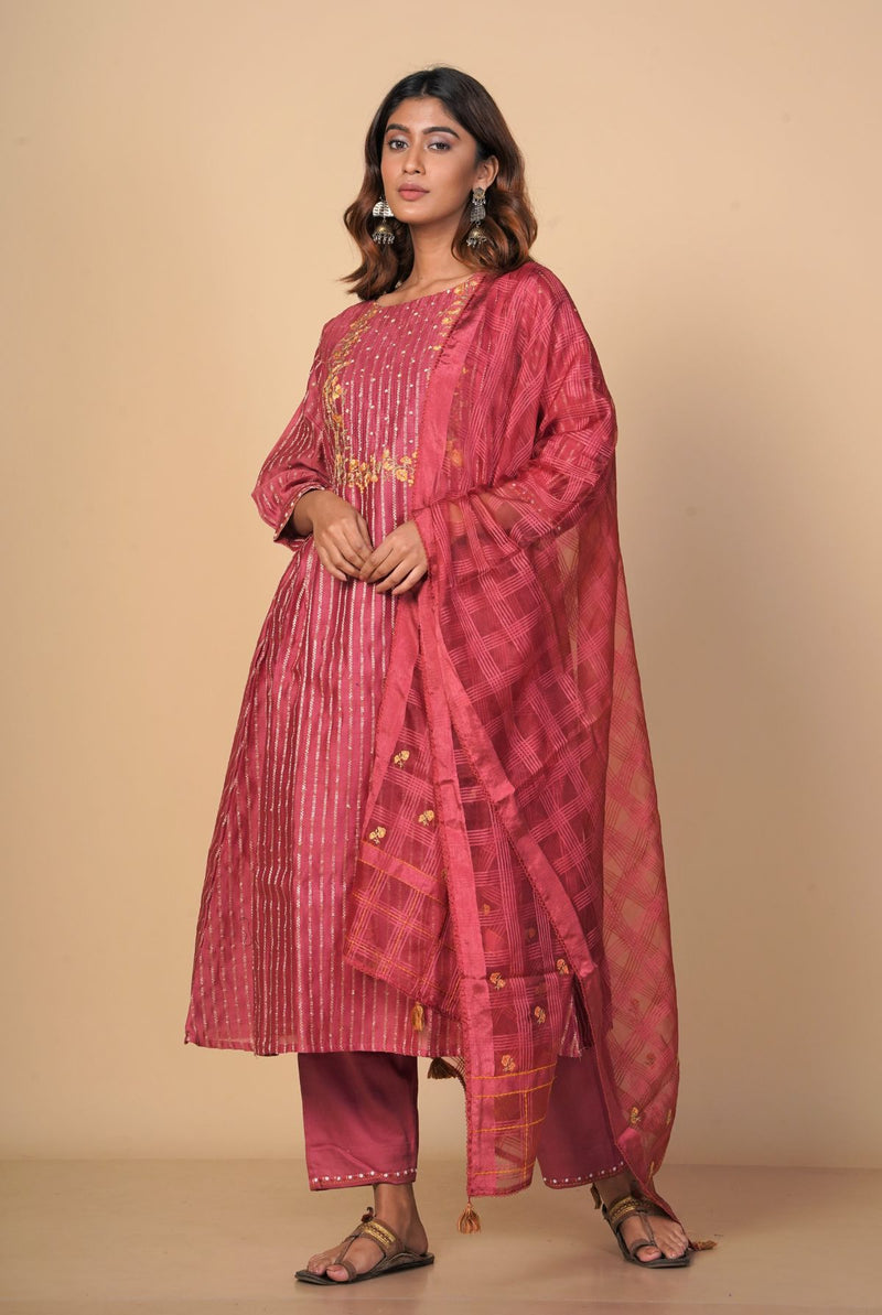 A women wearing gazri pure chanderi kurti, ethnic wear for women