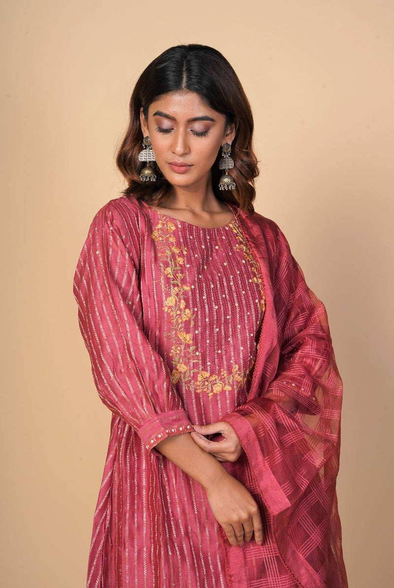 A women wearing gazri pure chanderi kurti, ethnic wear for women